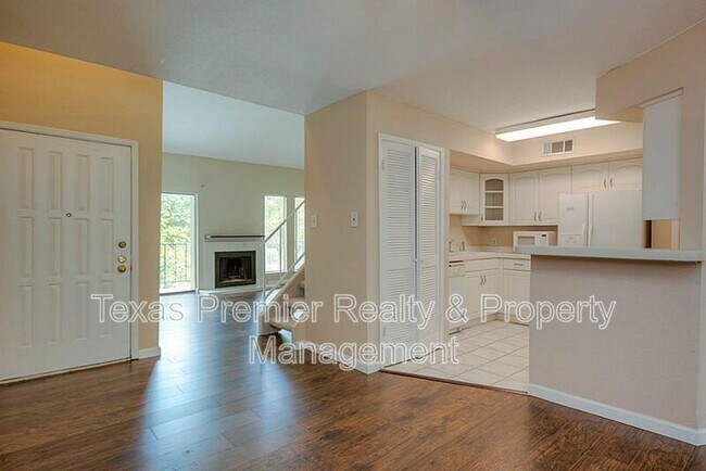 Foto del edificio - 10811 Richmond Ave