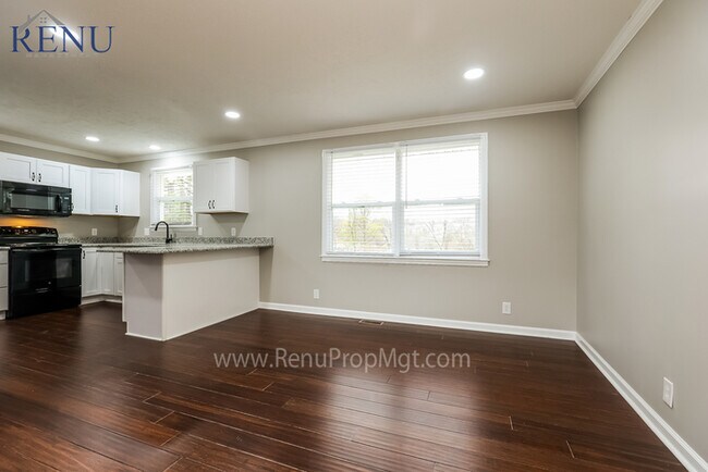 Foto del edificio - 3BR/1.5BA W/ finished basement!