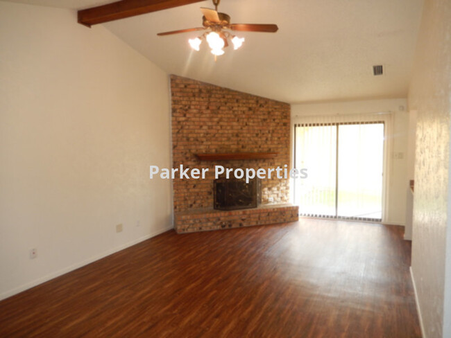 Foto del edificio - 7322 Elderberry Ln