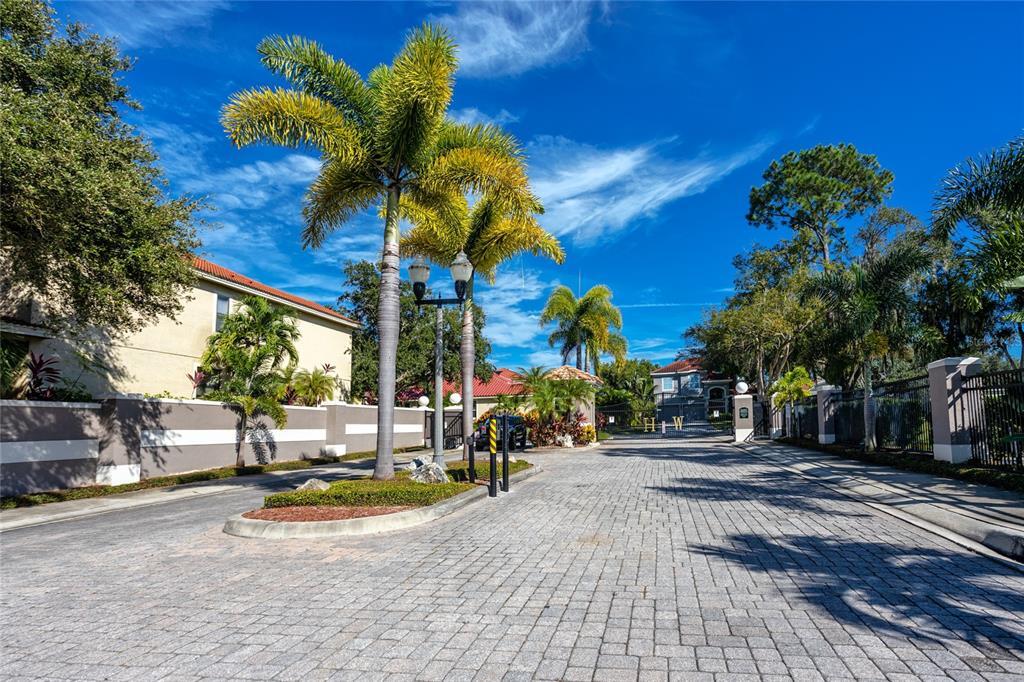 Foto principal - 2241 Highland Woods Dr