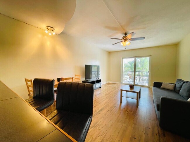 Building Photo - 257 S Cypress Rd