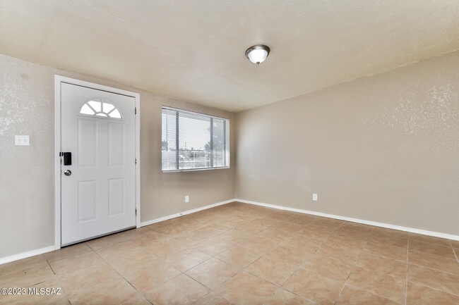 Building Photo - 419 E Fairground Dr