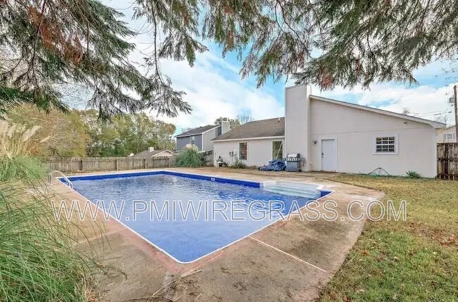 Foto del edificio - 107 Stoneridge Rd