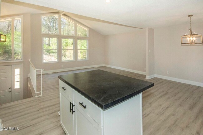 Building Photo - 106 Newport Dr