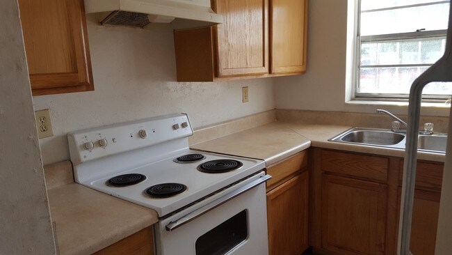 Kitchen - 842 NW 1st Ave