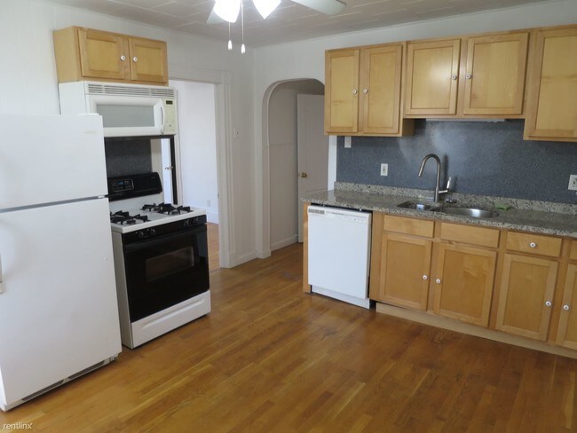 Building Photo - 3 br, 1 bath  - 2 Ibbetson St
