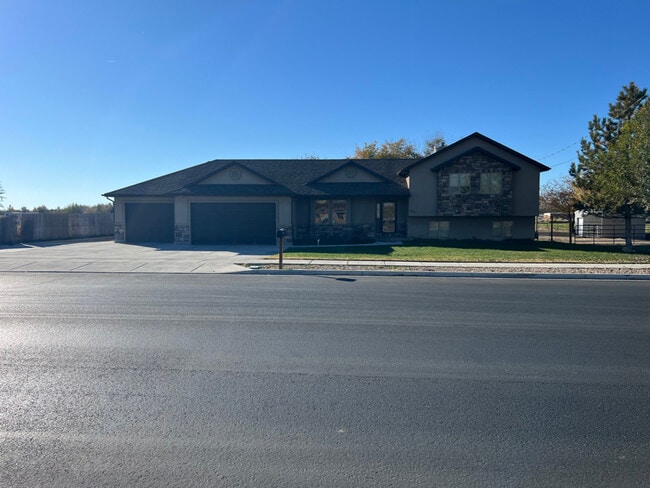 Building Photo - 5223 S 4700 W