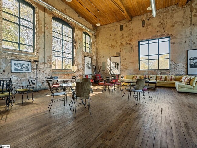 Foto del edificio - 400 Mills Ave