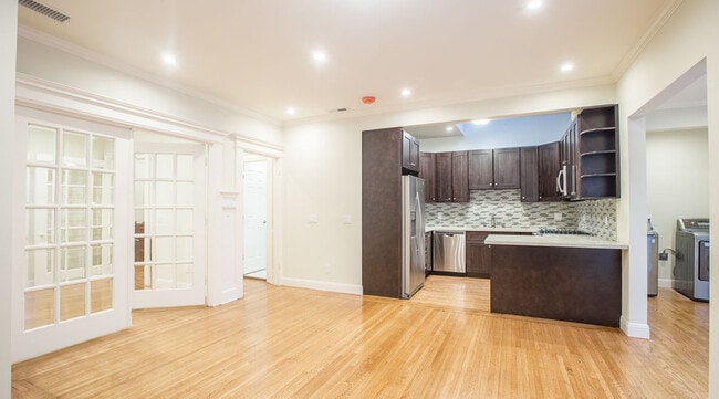 Photo - 1449 Page St Apartment