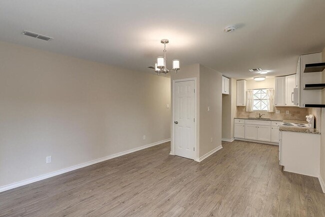Building Photo - 1106 Bradshaw Dr