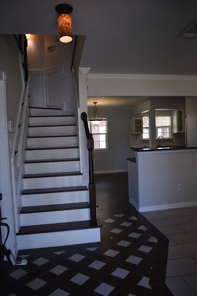Building Photo - Beautiful Remodeled Home with 3 Bedrooms a...