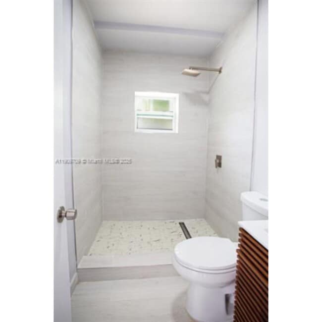 Foto del edificio - 2424 NW 7th Ct