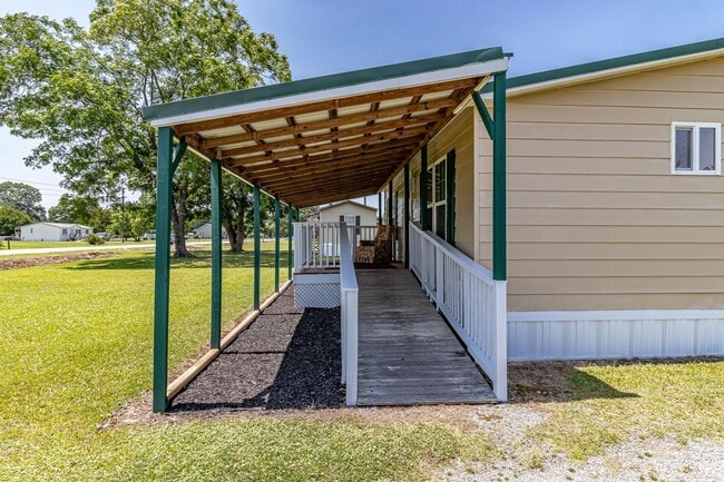 Building Photo - 2 BR, 1 BA W/ FENCED-IN YARD, COVERED FRON...