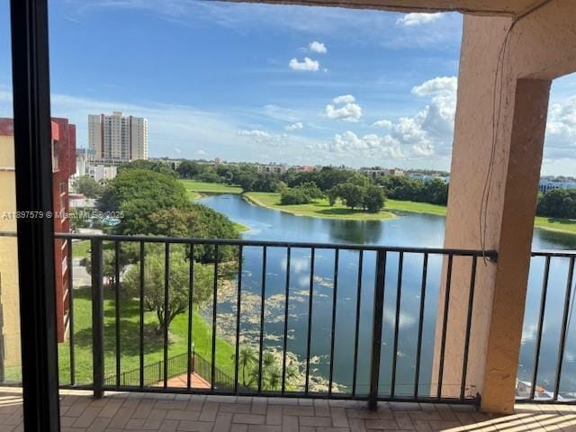 Foto principal - 9688 Fontainebleau Blvd