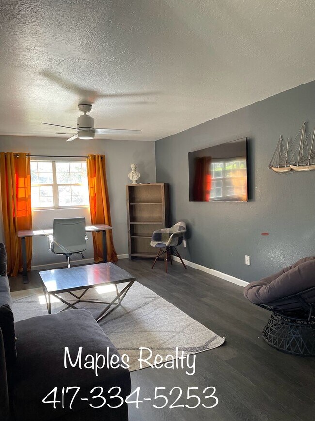 Foto del edificio - 4 bedroom, 2 bath furnished HOUSE in the H...
