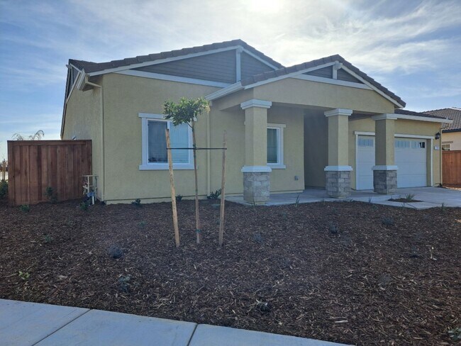 Foto del edificio - This Smart Home in Dixon is Luxurious with...