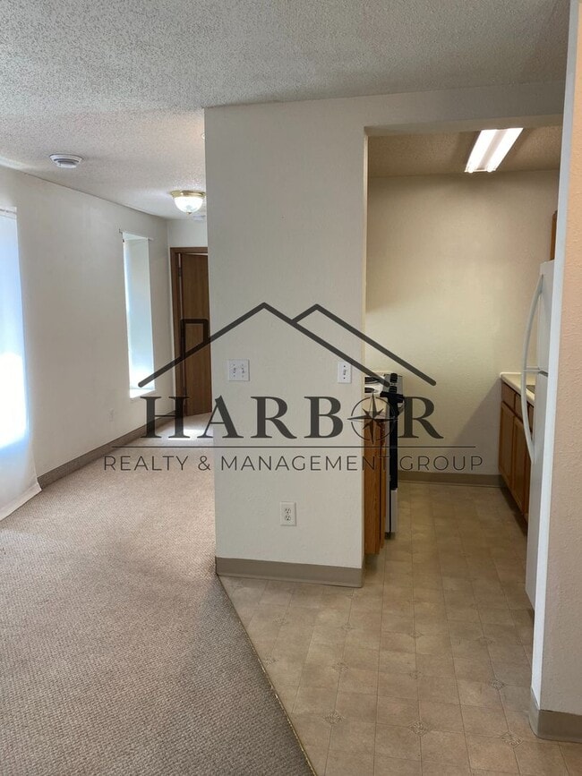 Building Photo - 146 S Broadway Ave