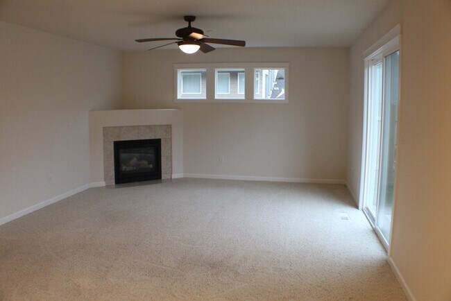 Building Photo - BEAUTIFUL THREE BEDROOM HOME IN VANCOUVER