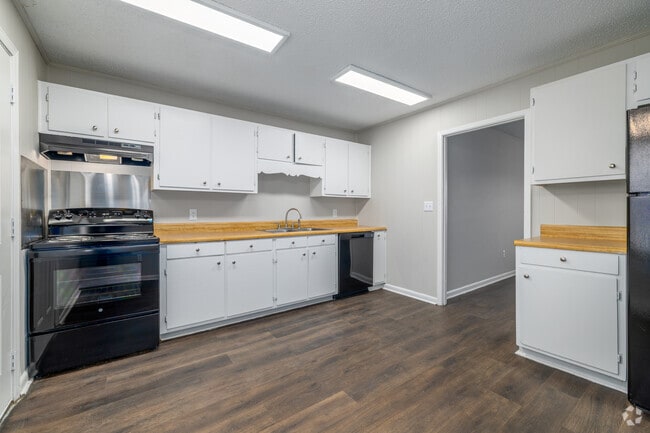 2BR, 1BA - 888SF - Kitchen - Crescent Ridge Apartments