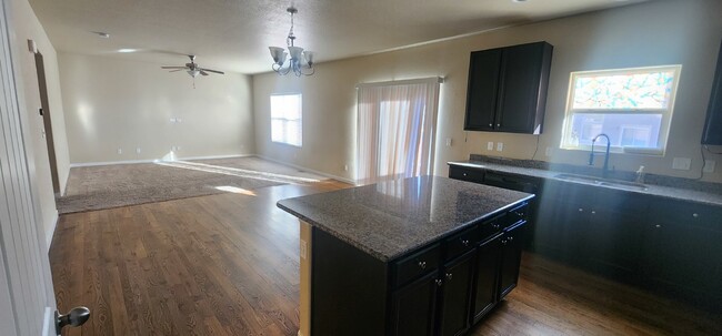 Building Photo - 4 Bed Home with Spacious Layout in NE Colo...