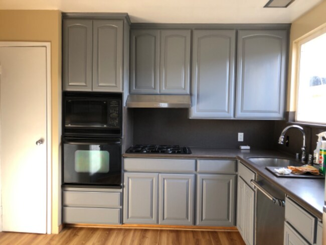 Building Photo - 250 Alta Vista Way