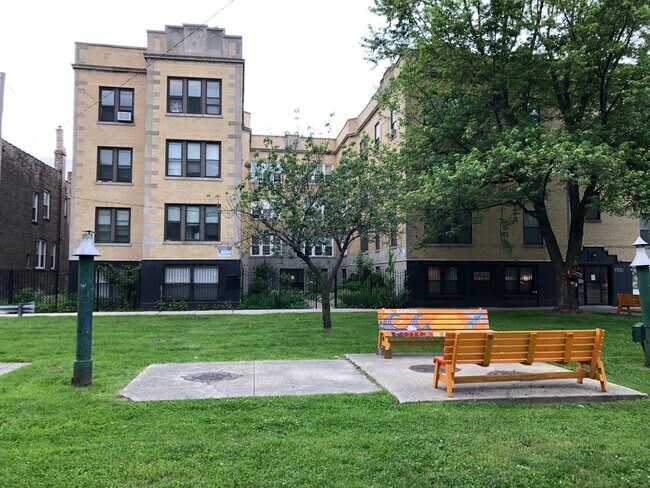 Foto del edificio - 2206 S Marshall Blvd