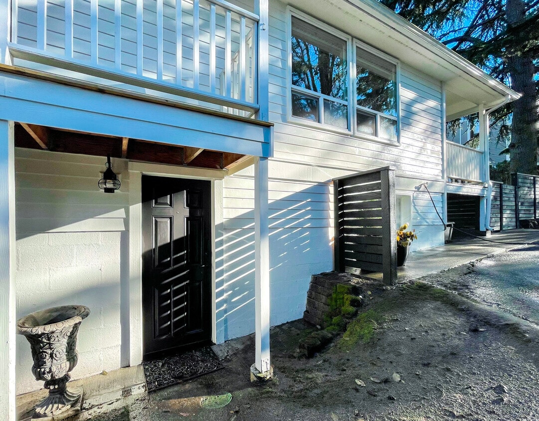 Building Photo - 516 2nd Ave S