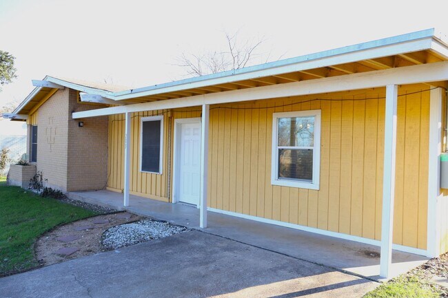Foto del edificio - Remodeled Austin home with Amazing Location!