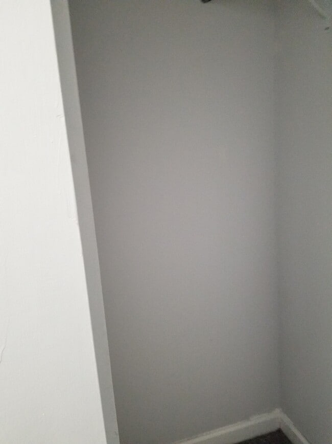 Building Photo - 4644 W Gladys Ave