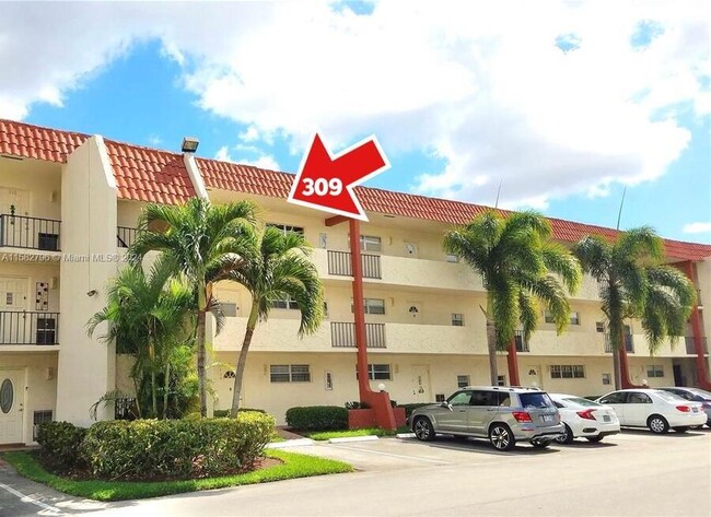 Foto del edificio - 9800 N Hollybrook Lake Dr