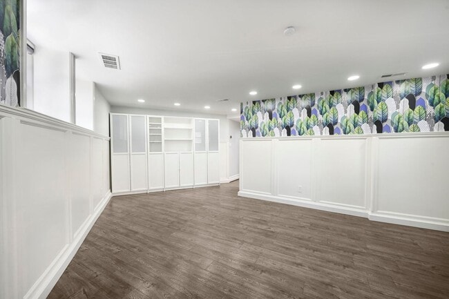 Building Photo - Dual-Entry Designer 2BR | In-Unit W/D | Pet Friendly & Parkside! Available now!