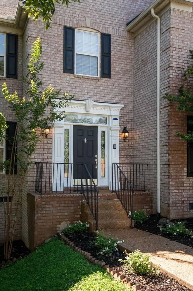 Building Photo - Executive 5BR / 4.5BA Rental In Bellevue
