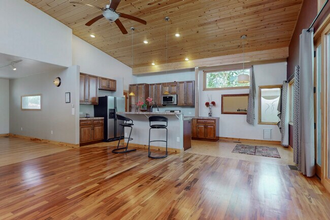 Building Photo - 1836 Madeira Dr NE