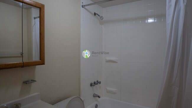 Building Photo - 1124 Commonwealth Ave