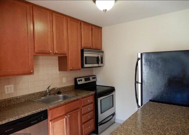 Foto del edificio - 6307 Hil-Mar Dr