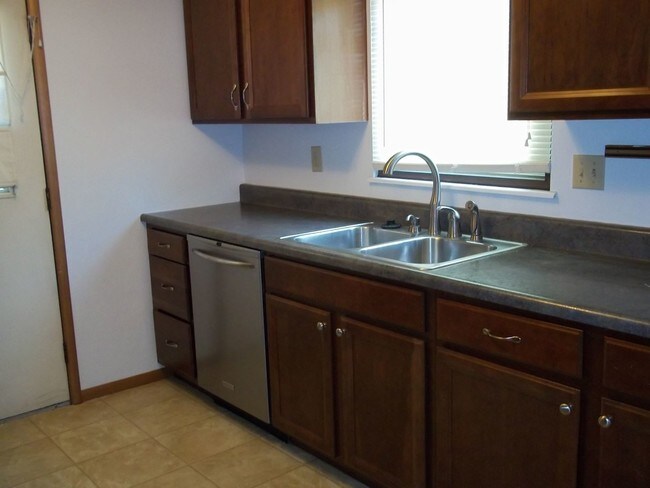 Building Photo - 1359 Southwinds Dr