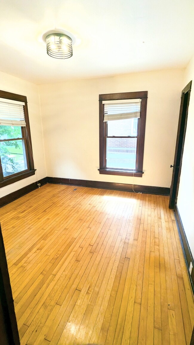 Dormitorio 3 - 308 S Broom St