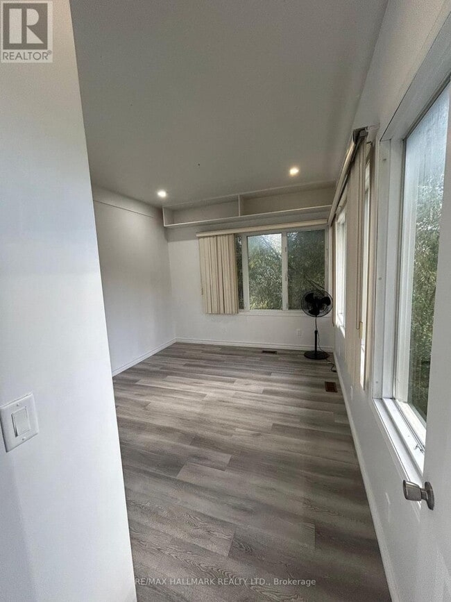 Building Photo - 2005 Hwy 7