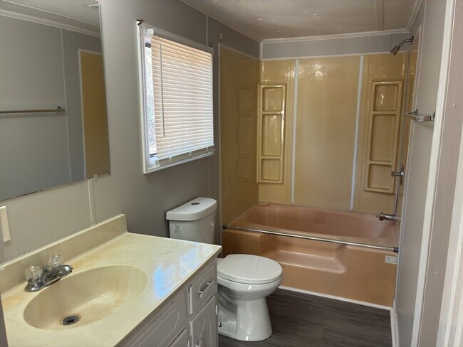 Foto del edificio - 2 Crosby Ln