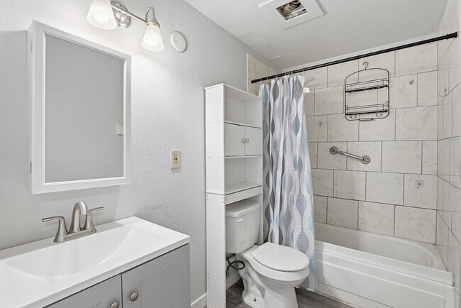 Foto del edificio - 2024 E Pacific Ave