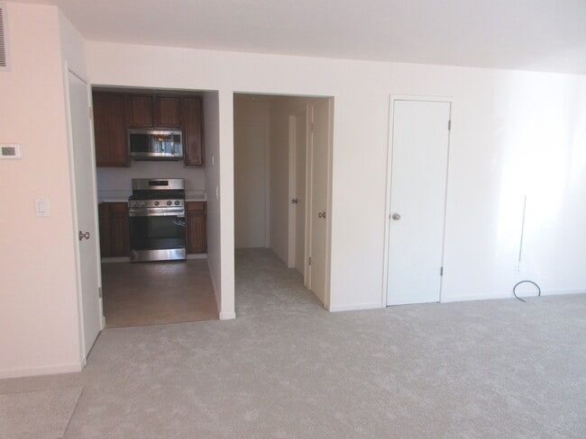 Building Photo - 285 Brighton Rd