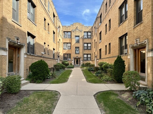 Building Photo - 2649.5 N Spaulding Ave