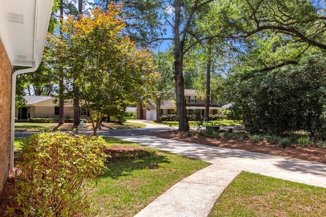 Foto del edificio - 3108 Briarwood Dr