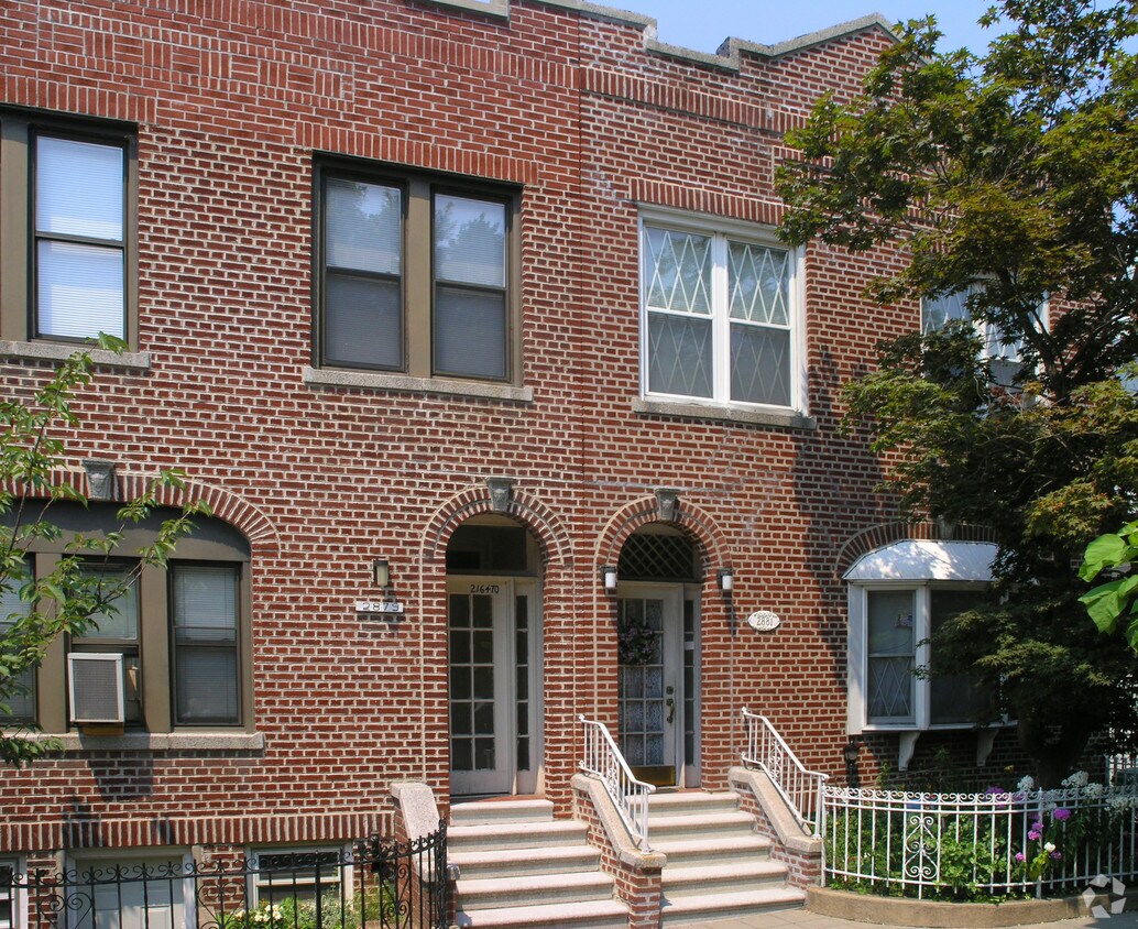 Foto del edificio - 2879 E 195th St