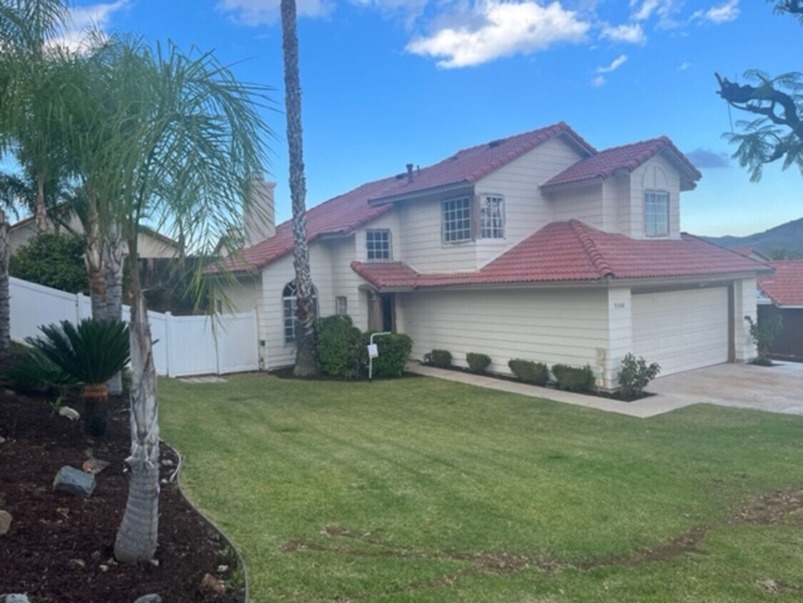 Primary Photo - $2,975 3 bedroom 2.5 bath Corona Rolling H...