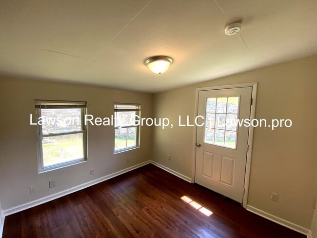 Building Photo - Cozy Three Bedroom Home in Salem with Shed