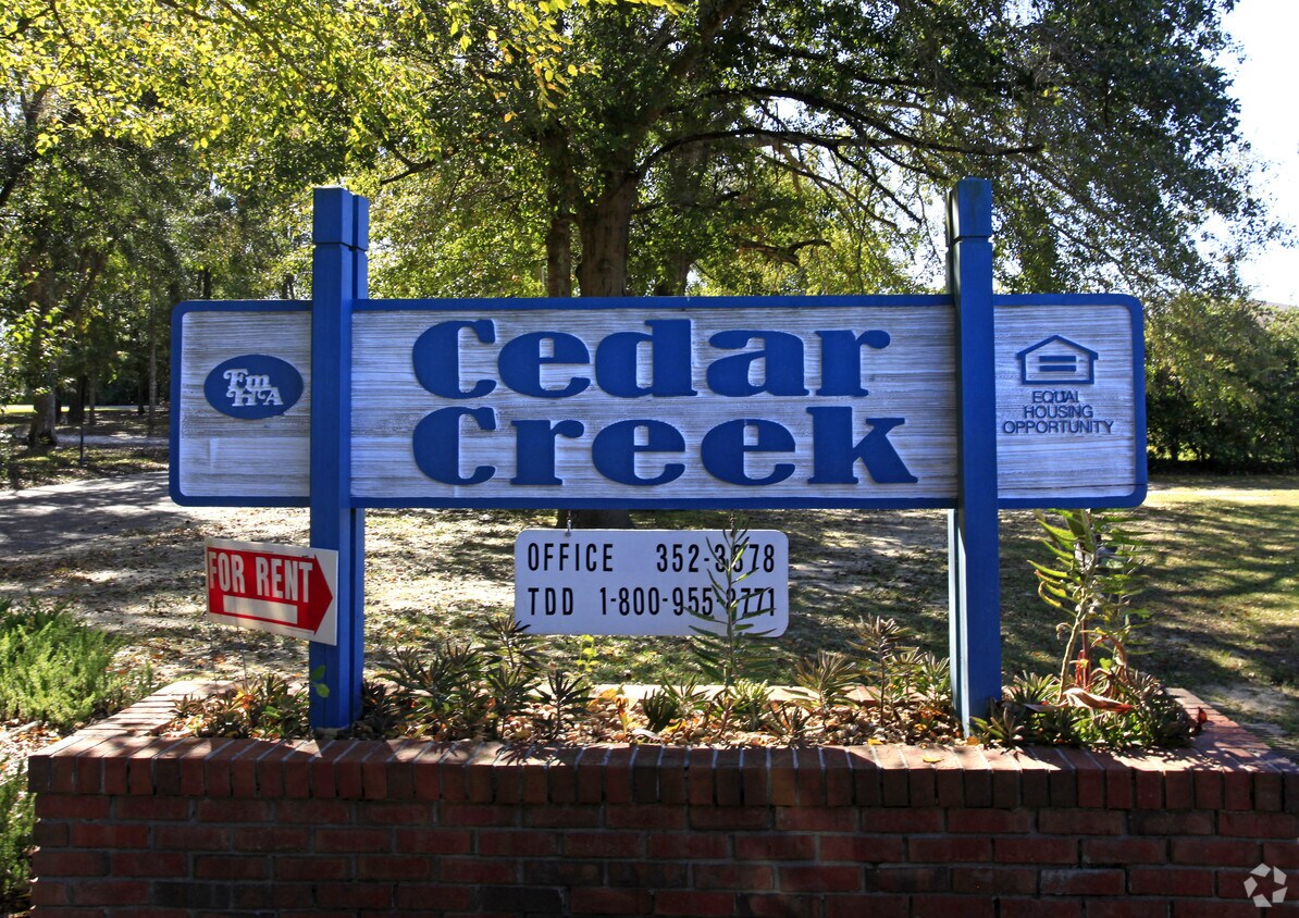 Foto del edificio - Cedar Creek Apartments