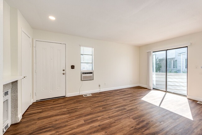 Building Photo - 17004 E Tennessee Dr