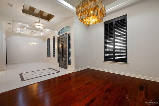 Building Photo - 2505 Grand Canal Dr