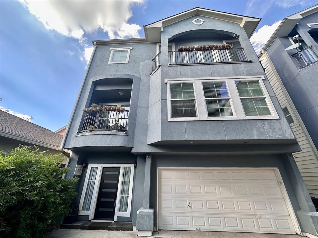 Foto principal - 3011 Houston Ave